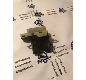 Замок кришки багажника Renault Laguna з 2001-2008 рік 7700430941 Замок кришки багажника Renault Laguna з 2001-2008 рік 7700430941