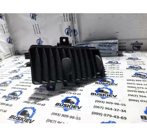 A9068300154 Mercedes решітка вентиляції салону на "торпедо" права A9068300154 Mercedes решітка вентиляції салону на "торпедо" права