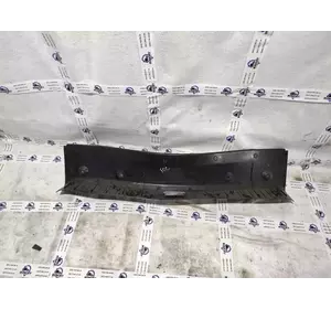 Накладка багажника Ford Focus з 2003-2011 рік 4M51-A40352-AD Накладка багажника Ford Focus з 2003-2011 рік 4M51-A40352-AD