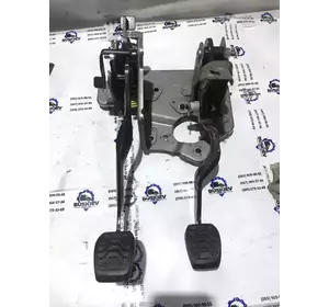 Педаль у зборі з кронштейном ліва Ford Transit Custom з 2012- рік BK21-2450-BL Педаль у зборі з кронштейном ліва Ford Transit Custom з 2012- рік BK21-2450-BL