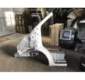 Четверта передня ліва Ford Transit з 2014-го року Четверта передня ліва Ford Transit з 2014-го року