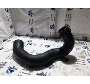 7T16-9F796-AE Ford шланг (патрубок інтеркулера нижній лівий) 7T16-9F796-AE Ford шланг (патрубок інтеркулера нижній лівий)