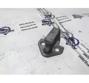 Скоба замка зсувних дверей Ford Transit Connect з 2002-2013- рік YC15-V264A08-AC Скоба замка зсувних дверей Ford Transit Connect з 2002-2013- рік YC15-V264A08-AC