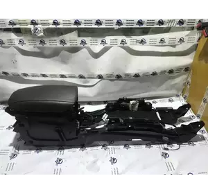 Центральна консоль з підлокітником і проведенням у зборі Ford Fusion з 2012- рік DS73-F045A06-AL1FT7 Центральна консоль з підлокітником і проведенням у зборі Ford Fusion з 2012- рік DS73-F045A06-AL1FT7