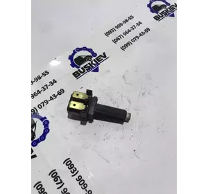 Датчик педалі гальма Ford Transit з 2000-2006 рік 82GB-13480-AA Датчик педалі гальма Ford Transit з 2000-2006 рік 82GB-13480-AA