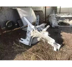 Четверта передня права Ford Fusion з 2012-го року Четверта передня права Ford Fusion з 2012-го року