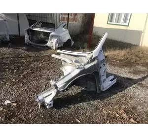 Четверта передня ліва Ford Fusion з 2012-го року Четверта передня ліва Ford Fusion з 2012-го року