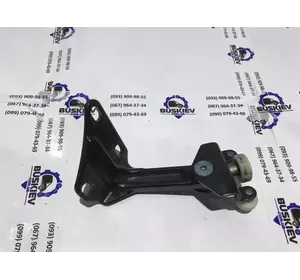 Ролик зсувних дверей верхній правий Mercedes Sprinter з 2006-год A9067600147 Ролик зсувних дверей верхній правий Mercedes Sprinter з 2006-год A9067600147