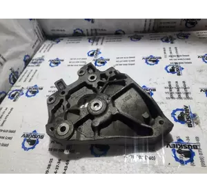 AV6Q10K360AA Peugeot/Citroen Кронштейн компресора кондиціонера AV6Q10K360AA Peugeot/Citroen Кронштейн компресора кондиціонера