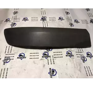 Накладка переднього бампера права Volkswagen Transporter T5 з 2003-го року 7H0807718 Накладка переднього бампера права Volkswagen Transporter T5 з 2003-го року 7H0807718