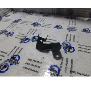 6C1Q9B325BB Ford ford 1373660 Кронштейн патрубка 6C1Q9B325BB Ford ford 1373660 Кронштейн патрубка