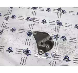 Кронштейн кріплення КПП Ford Fiesta 8V51-7M125-AC Кронштейн кріплення КПП Ford Fiesta 8V51-7M125-AC