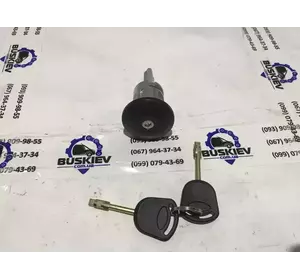 Личинка замка передніх лівих дверей SMC Ford Transit з 2000-2006 рік YC15-V2205K51-BA Личинка замка передніх лівих дверей SMC Ford Transit з 2000-2006 рік YC15-V2205K51-BA