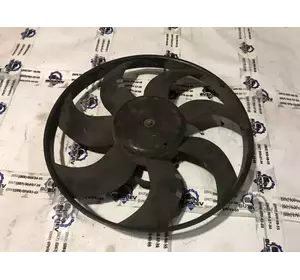 Вентилятор радіатора Ford Focus з 2011-2015 рік 8V61-8C607-RD 5YY0427 Вентилятор радіатора Ford Focus з 2011-2015 рік 8V61-8C607-RD 5YY0427