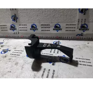 6C1Q6A867BA Ford кронштейн оливозаливної горловини 6C1Q6A867BA Ford кронштейн оливозаливної горловини