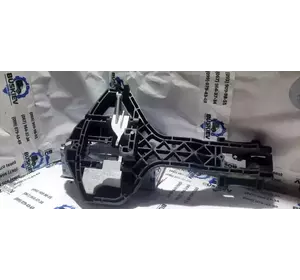 A9067601334 Mercedes тримач зовнішньої ручки задніх дверей A9067601334 Mercedes тримач зовнішньої ручки задніх дверей