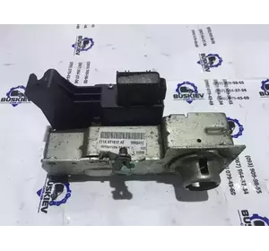 Замок дверей передній механічний Ford Transit Connect 2002-2013 рік 2T1A-V21812-AE Замок дверей передній механічний Ford Transit Connect 2002-2013 рік 2T1A-V21812-AE