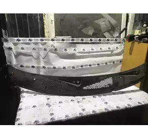 Пластик під лобове скло Ford Transit з 2000-2006 рік YC15-V01915-CA Пластик під лобове скло Ford Transit з 2000-2006 рік YC15-V01915-CA