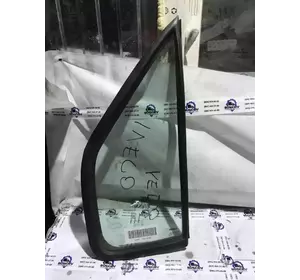 Скло дверей передньої праве Трикутник Iveco Daily з 2000-2005 рік 10618699 Скло дверей передньої праве Трикутник Iveco Daily з 2000-2005 рік 10618699