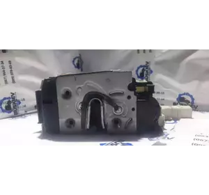 A9067201735 Mercedes замок передньої двері правої A9067201735 Mercedes замок передньої двері правої