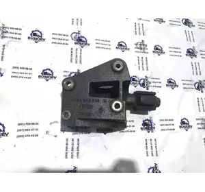 Кронштейн промивала Renault Trafic 2.5 DCI 8200049238 Кронштейн промивала Renault Trafic 2.5 DCI 8200049238