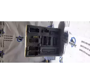 7T1T14A073BB Ford блок запобіжників 7T1T14A073BB Ford блок запобіжників