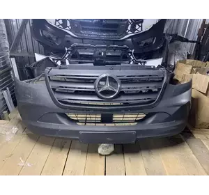 Бампер передній з решіткою радіатора Mercedes Sprinter з 2018- рік A9108850100 A9108852600 Бампер передній з решіткою радіатора Mercedes Sprinter з 2018- рік A9108850100 A9108852600