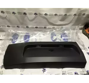 Молдинг кріплення номерного знака Ford Transit 2014- BK31-425B29-AH Молдинг кріплення номерного знака Ford Transit 2014- BK31-425B29-AH