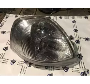 Фара передня права Renault Master з 2003-2010 рік 8200163518 Фара передня права Renault Master з 2003-2010 рік 8200163518