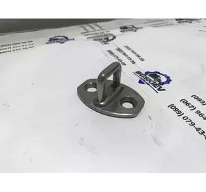 Скоба замка штифт зачеп-фіксатор Volkswagen T5 (Transporter T5) 2003-2015 8Z0837033A Скоба замка штифт зачеп-фіксатор Volkswagen T5 (Transporter T5) 2003-2015 8Z0837033A