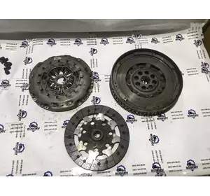 Комплект зчеплення Renault Megane з 2009-2016 рік 301015094R 302056476R Комплект зчеплення Renault Megane з 2009-2016 рік 301015094R 302056476R