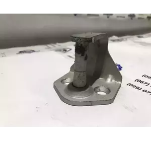 Петля-зачіп (відповідна частина) замка дверей Ford Transit Connect 2002-2013 рік YC15-V441A09-AJ Петля-зачіп (відповідна частина) замка дверей Ford Transit Connect 2002-2013 рік YC15-V441A09-AJ