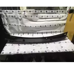 Пластик під лобове скло Ford Transit з 2014- рік BK31-V01915-AJ Пластик під лобове скло Ford Transit з 2014- рік BK31-V01915-AJ