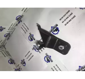 Кріплення зачіп рефлектора 48103160 RH Кріплення зачіп рефлектора 48103160 RH