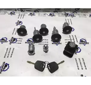 Комплект личинок замків Ford Transit Connect з 2002-2013 рік 2T1A-V22050-AD Комплект личинок замків Ford Transit Connect з 2002-2013 рік 2T1A-V22050-AD