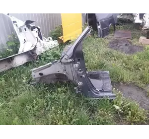 Четверта передня Ford Transit Connect з 2002-2012 рік Четверта передня Ford Transit Connect з 2002-2012 рік