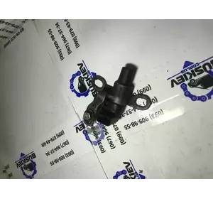Кронштейн датчика оборотів колінвалу 2S7Q 6023-AC Кронштейн датчика оборотів колінвалу 2S7Q 6023-AC
